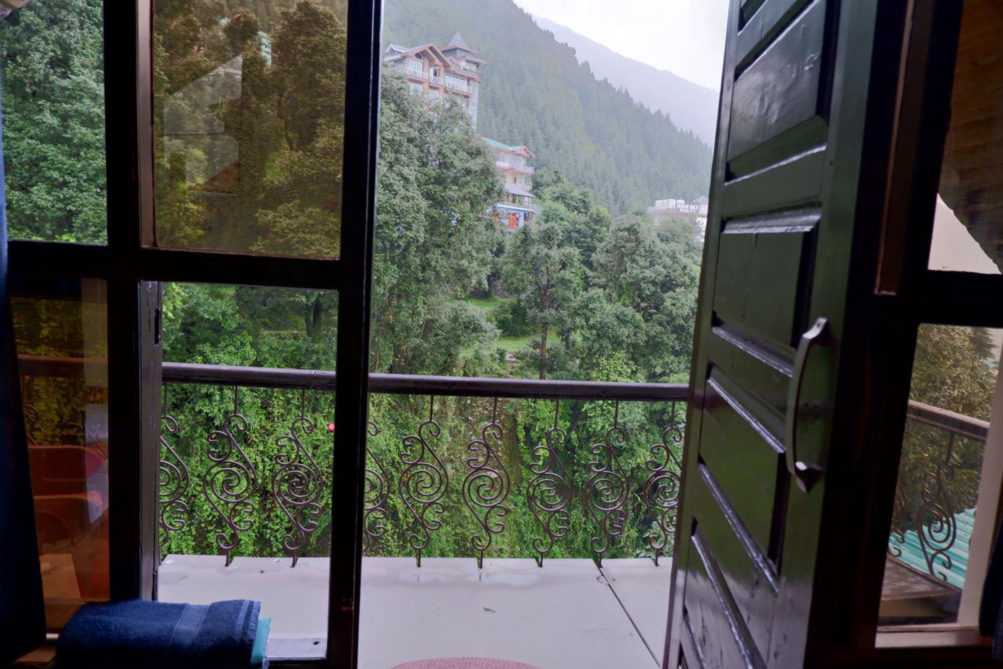 Utopia Hostels Dharamkot Mcleodganj Dharamshala Exterior photo